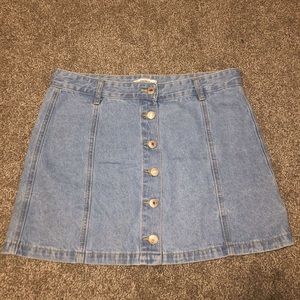 Button denim skirt